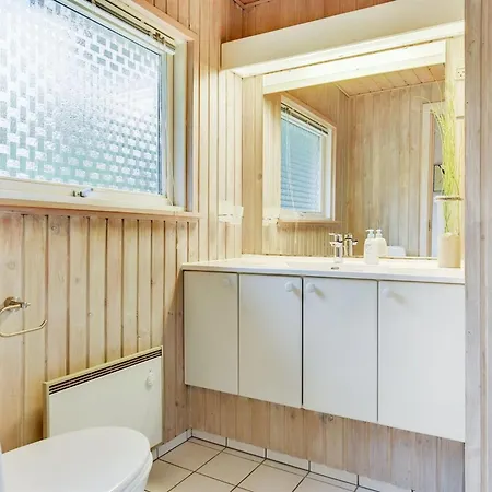 Harthwik - 1km From The Sea By Interhome Nyaraló